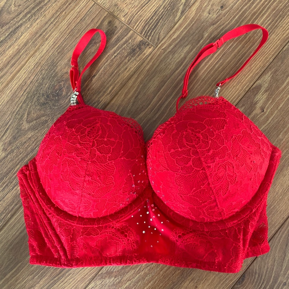 Red push up bra